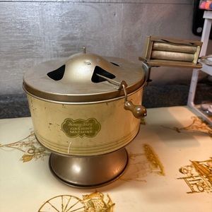 VINTAGE SUNNY SUZY TOY TIN CRANK WRINGER & WASHING MACHINE WORKS!